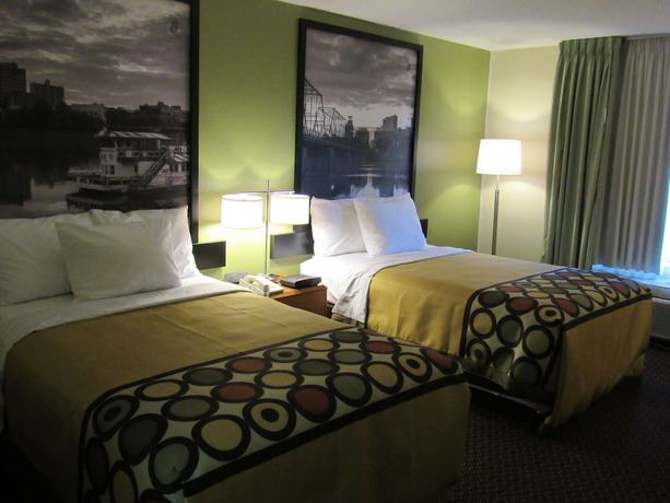 Imagen de la habitación del Hotel Super 8 By Wyndham New Cumberland. Foto 4