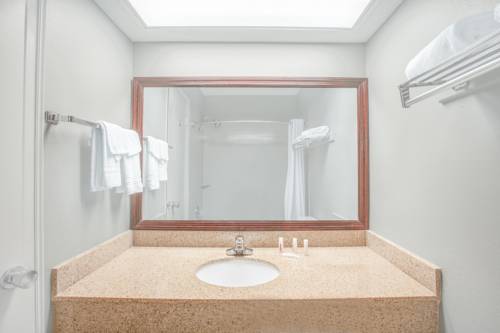 Imagen de la habitación del Hotel Super 8 By Wyndham New Iberia. Foto 6