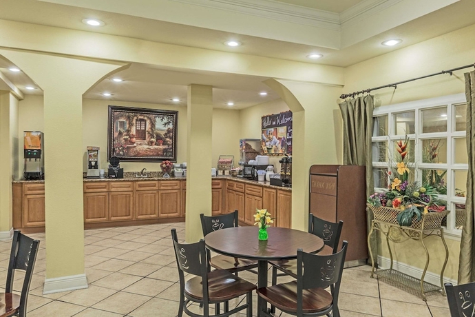 Imagen del bar/restaurante del Hotel Super 8 By Wyndham New Orleans. Foto 3