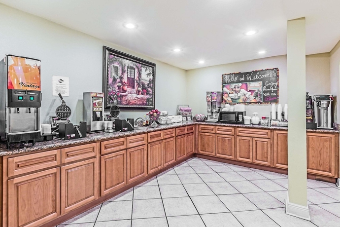 Imagen del bar/restaurante del Hotel Super 8 By Wyndham New Orleans. Foto 4