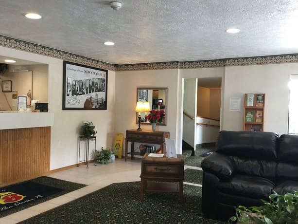 Imagen de los interiores del Hotel Super 8 By Wyndham New Stanton. Foto 19