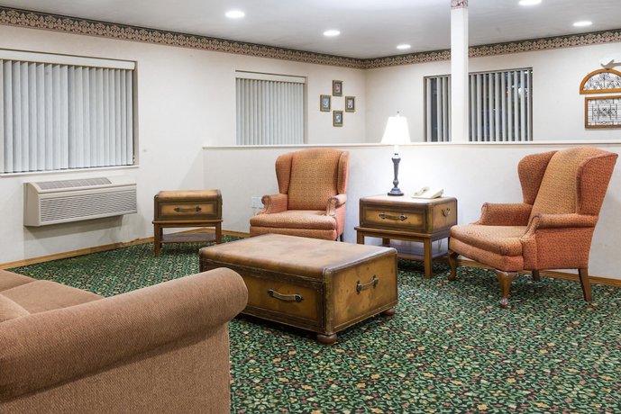 Imagen de los interiores del Hotel Super 8 By Wyndham New Stanton. Foto 20