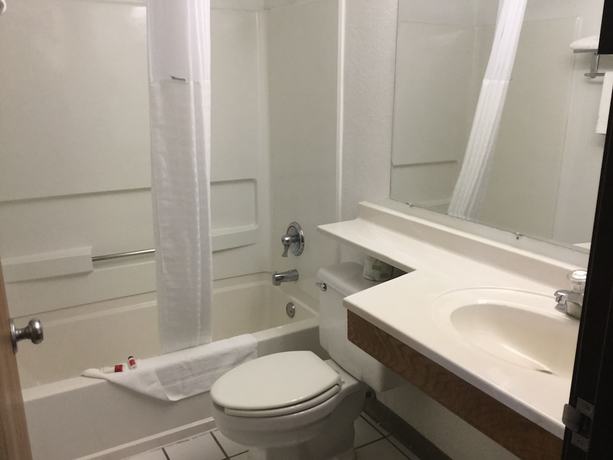 Imagen de la habitación del Hotel Super 8 By Wyndham New Stanton. Foto 18