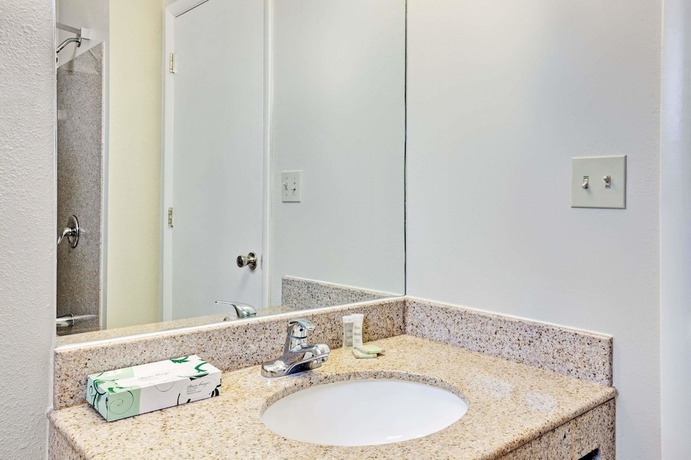 Imagen de la habitación del Hotel Super 8 By Wyndham Newark De. Foto 11