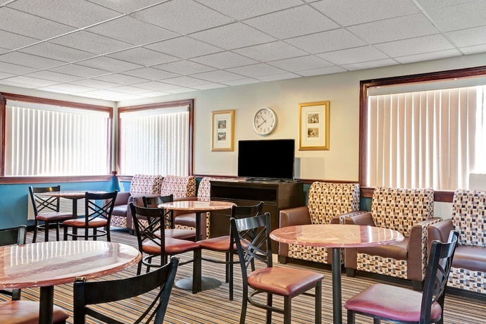 Imagen del bar/restaurante del Hotel Super 8 By Wyndham Newark De. Foto 3