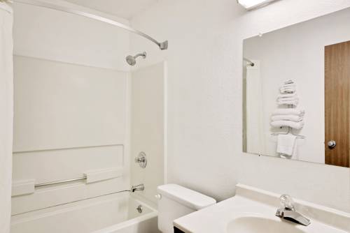 Imagen de la habitación del Hotel Super 8 By Wyndham Newburgh/west Point Near Stewart Airport. Foto 5