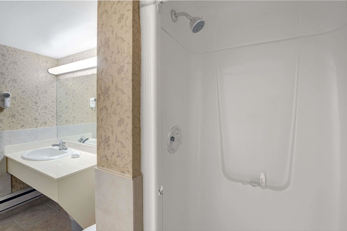 Imagen de la habitación del Hotel Super 8 By Wyndham Niagara Falls North. Foto 4