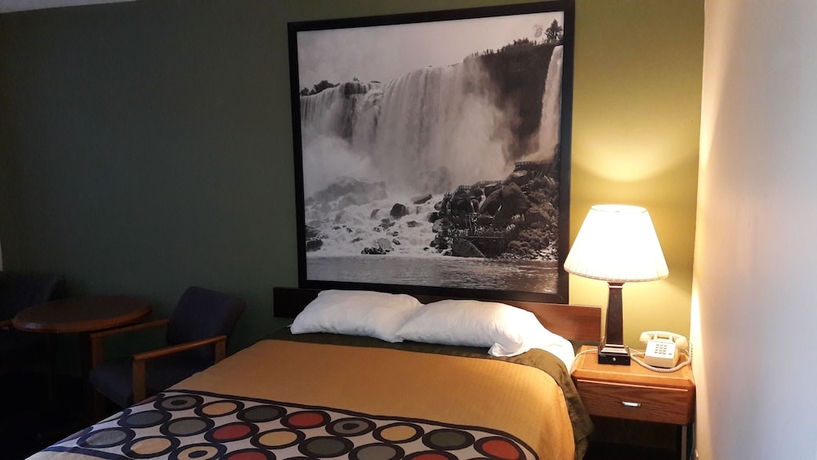 Imagen de la habitación del Hotel Super 8 By Wyndham Niagara Falls North. Foto 9