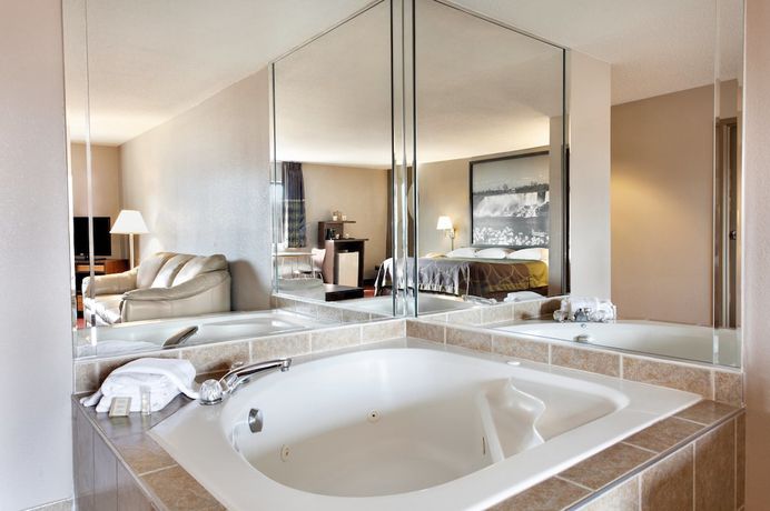 Imagen de la habitación del Hotel Super 8 By Wyndham Niagara Falls Ny. Foto 7