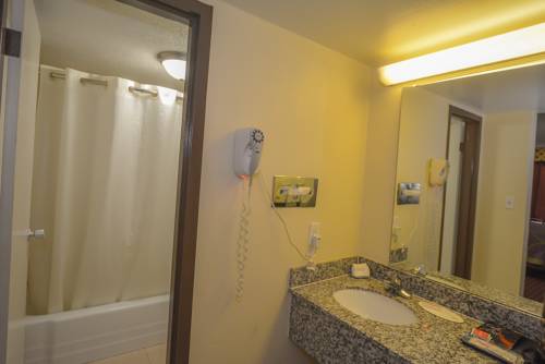 Imagen de la habitación del Hotel Super 8 By Wyndham Norman. Foto 5