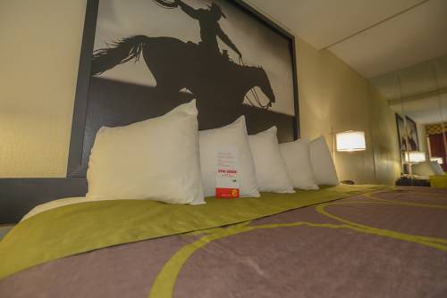 Imagen de la habitación del Hotel Super 8 By Wyndham Norman. Foto 7