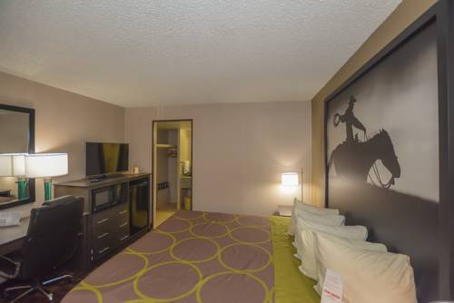 Imagen de la habitación del Hotel Super 8 By Wyndham Norman. Foto 11