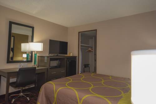 Imagen de la habitación del Hotel Super 8 By Wyndham Norman. Foto 13