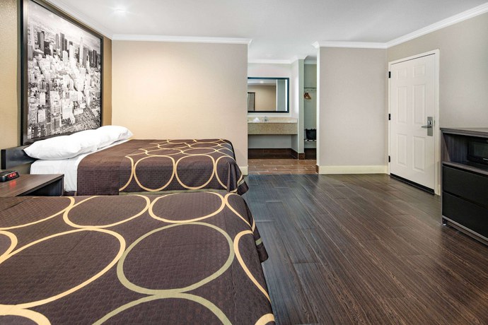 Imagen de la habitación del Hotel Super 8 By Wyndham North Hollywood. Foto 2