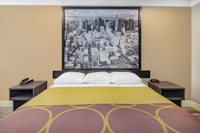 Imagen de la habitación del Hotel Super 8 By Wyndham North Hollywood. Foto 4