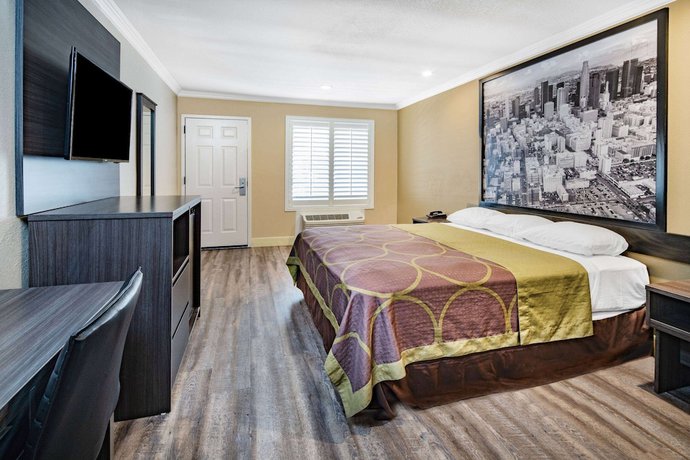 Imagen de la habitación del Hotel Super 8 By Wyndham North Hollywood. Foto 5