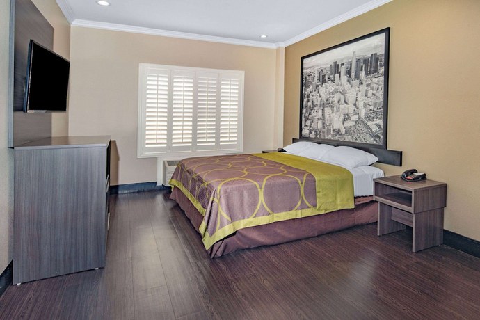 Imagen de la habitación del Hotel Super 8 By Wyndham North Hollywood. Foto 6