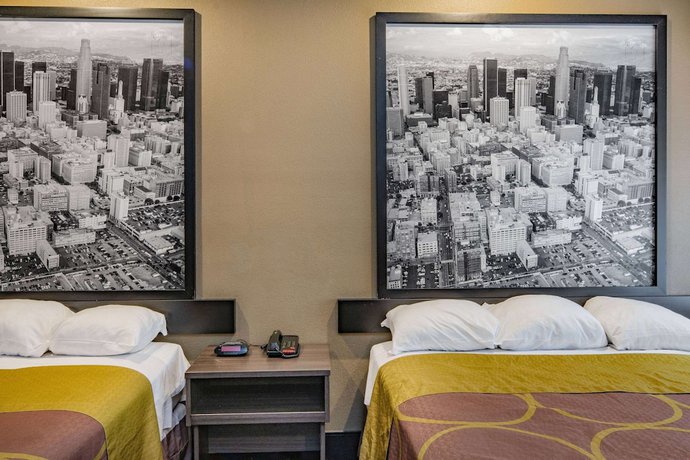 Imagen de la habitación del Hotel Super 8 By Wyndham North Hollywood. Foto 8