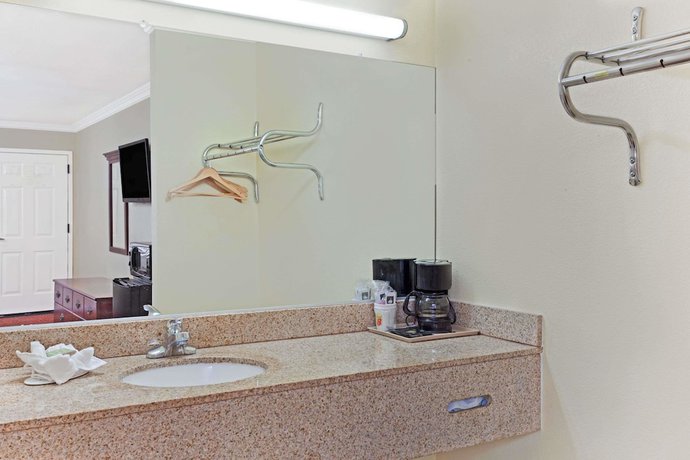 Imagen de la habitación del Hotel Super 8 By Wyndham North Hollywood. Foto 10