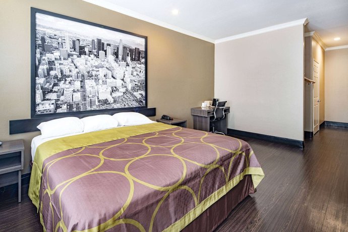 Imagen de la habitación del Hotel Super 8 By Wyndham North Hollywood. Foto 11