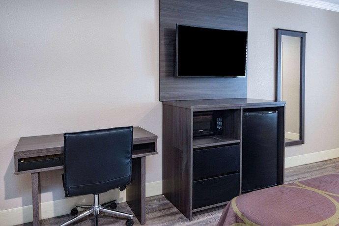 Imagen de la habitación del Hotel Super 8 By Wyndham North Hollywood. Foto 13