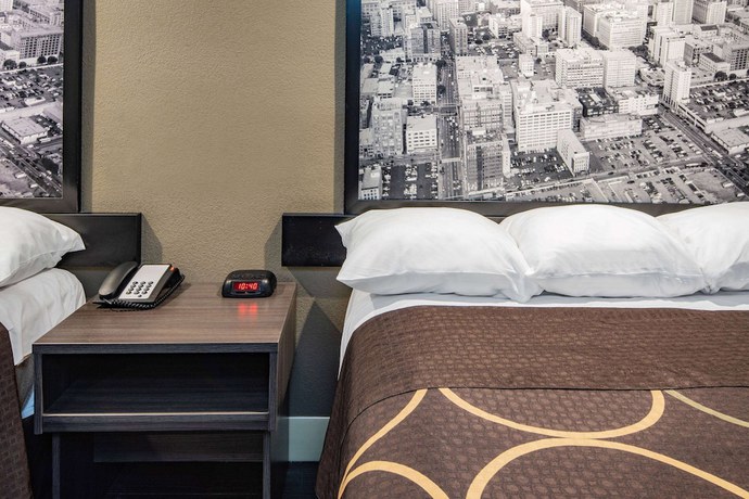 Imagen de la habitación del Hotel Super 8 By Wyndham North Hollywood. Foto 15