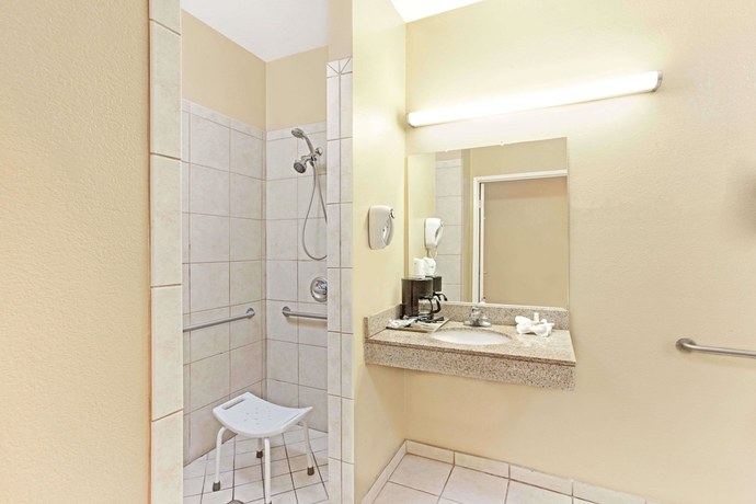 Imagen de la habitación del Hotel Super 8 By Wyndham North Hollywood. Foto 18