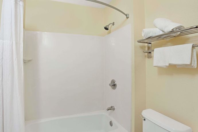 Imagen de la habitación del Hotel Super 8 By Wyndham North Hollywood. Foto 19