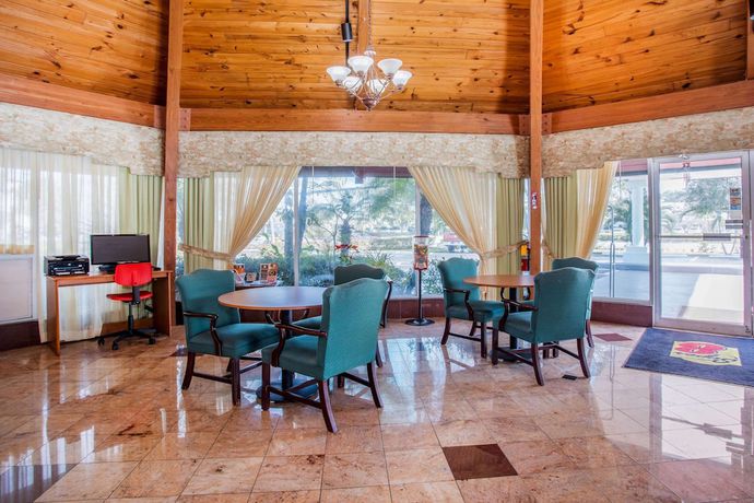 Imagen de los interiores del Hotel Super 8 By Wyndham North Palm Beach. Foto 19