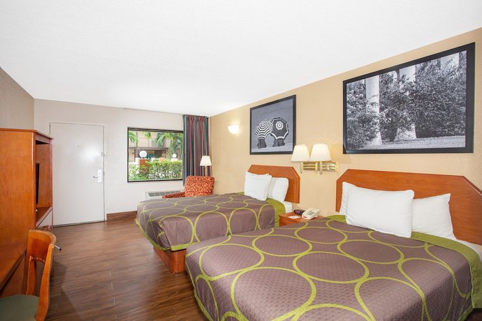 Imagen de la habitación del Hotel Super 8 By Wyndham North Palm Beach. Foto 12