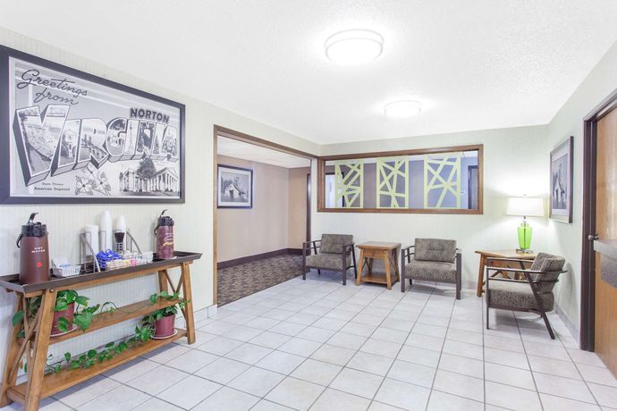 Imagen de los interiores del Hotel Super 8 By Wyndham Norton Va. Foto 15