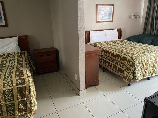 Imagen de la habitación del Hotel Super 8 By Wyndham Oceanside Downtown. Foto 5