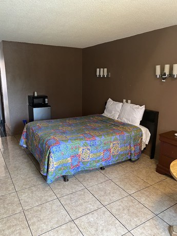 Imagen de la habitación del Hotel Super 8 By Wyndham Oceanside Downtown. Foto 7