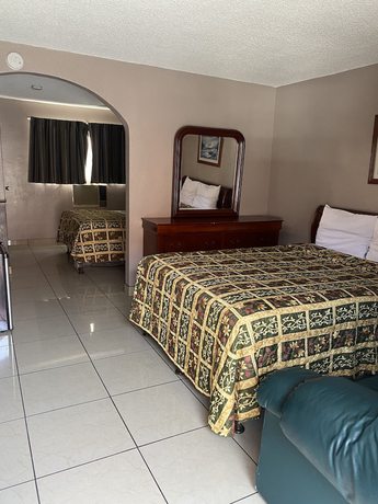 Imagen de la habitación del Hotel Super 8 By Wyndham Oceanside Downtown. Foto 8