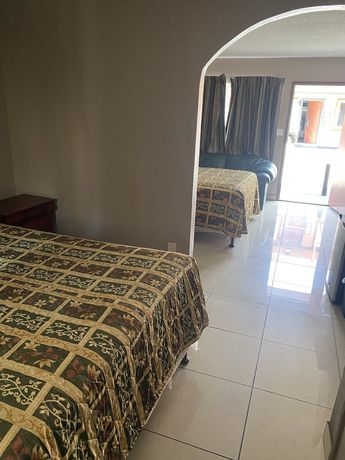 Imagen de la habitación del Hotel Super 8 By Wyndham Oceanside Downtown. Foto 11