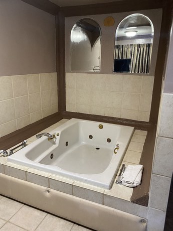Imagen de la habitación del Hotel Super 8 By Wyndham Oceanside Downtown. Foto 12