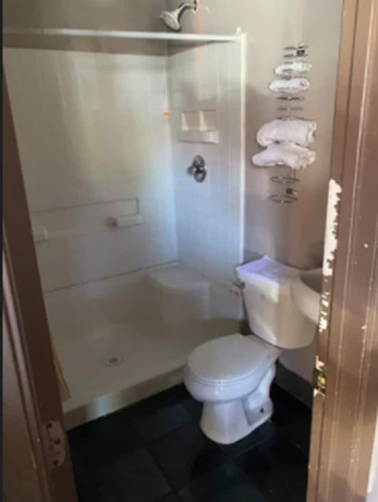 Imagen de la habitación del Hotel Super 8 By Wyndham Oceanside Downtown. Foto 13