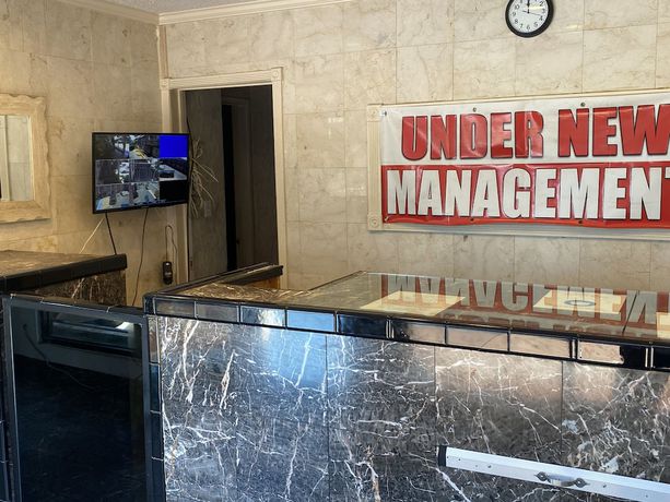 Imagen de los interiores del Hotel Super 8 By Wyndham Oceanside Downtown. Foto 17
