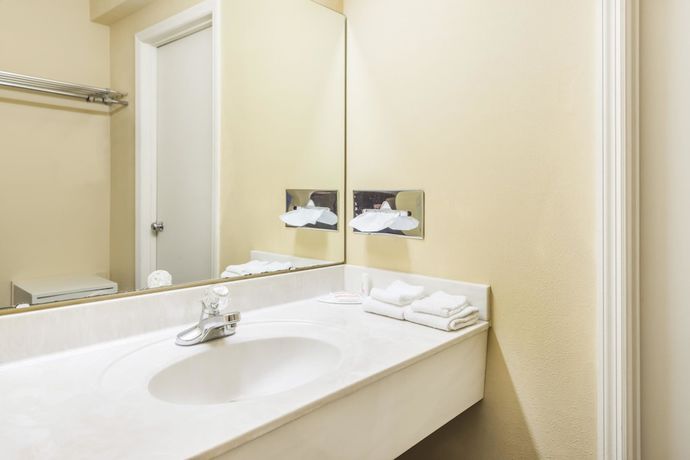 Imagen de la habitación del Hotel Super 8 By Wyndham O'fallon. Foto 6