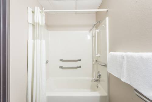 Imagen de la habitación del Hotel Super 8 By Wyndham O'fallon Mo/st. Louis Area. Foto 12