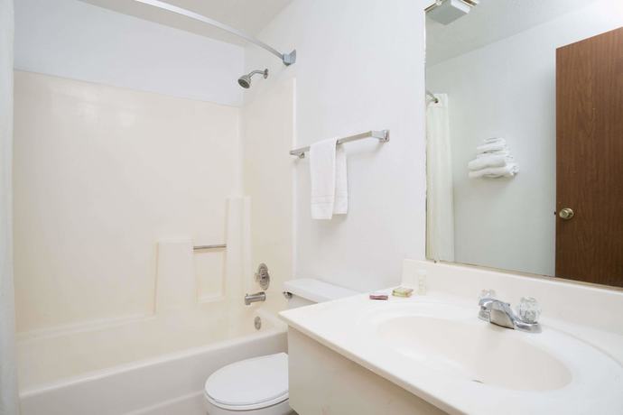 Imagen de la habitación del Hotel Super 8 By Wyndham Ogden. Foto 6