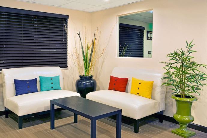 Imagen de los interiores del Hotel Super 8 By Wyndham Ogden. Foto 10