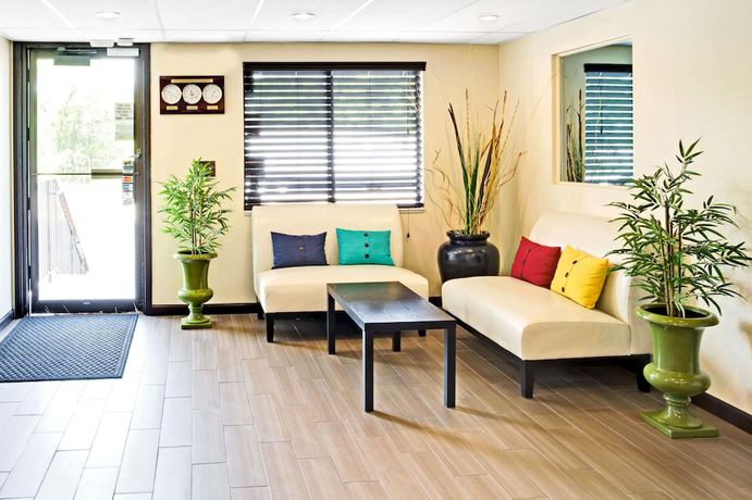 Imagen de los interiores del Hotel Super 8 By Wyndham Ogden. Foto 11