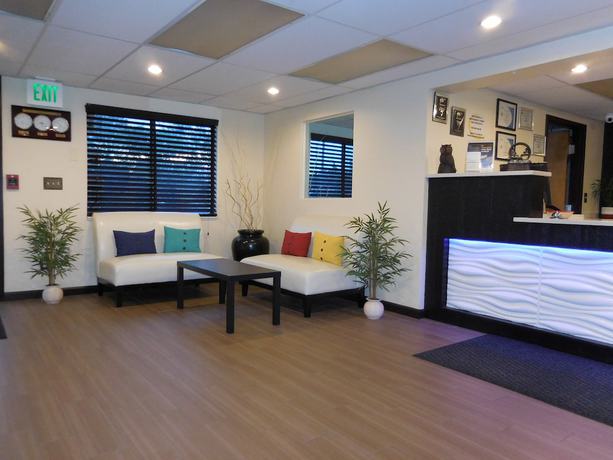 Imagen de los interiores del Hotel Super 8 By Wyndham Ogden. Foto 14