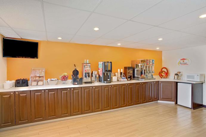 Imagen de los interiores del Hotel Super 8 By Wyndham Ogden. Foto 15