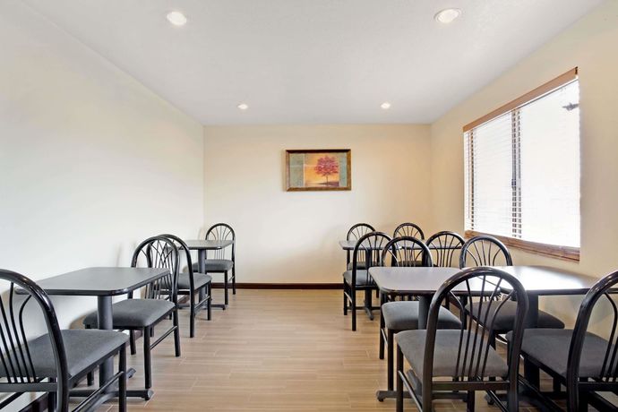Imagen de los interiores del Hotel Super 8 By Wyndham Ogden. Foto 16