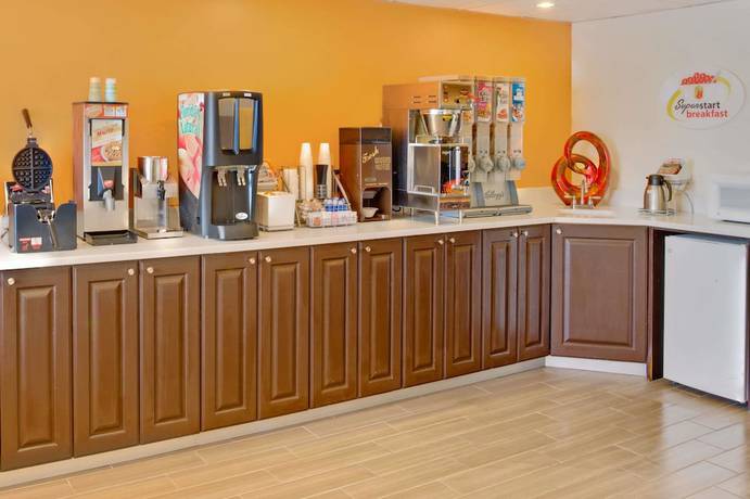 Imagen de los interiores del Hotel Super 8 By Wyndham Ogden. Foto 17