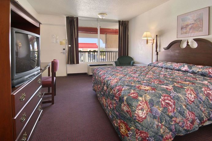 Imagen de la habitación del Hotel Super 8 By Wyndham Oklahoma Fairgrounds. Foto 5