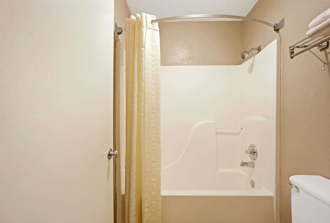 Imagen de la habitación del Hotel Super 8 By Wyndham Oklahoma/frontier City. Foto 6