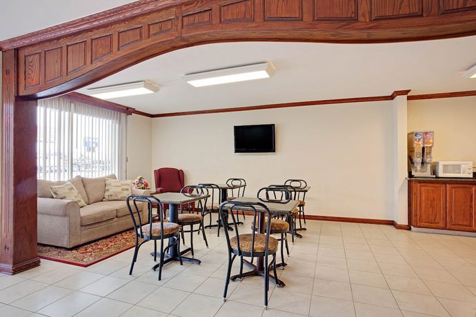 Imagen de los interiores del Hotel Super 8 By Wyndham Oklahoma/frontier City. Foto 14